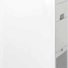 ダイキン MCK554A 本体。ホワイトのスリムタワー型加湿空気清浄機、上部に操作パネル